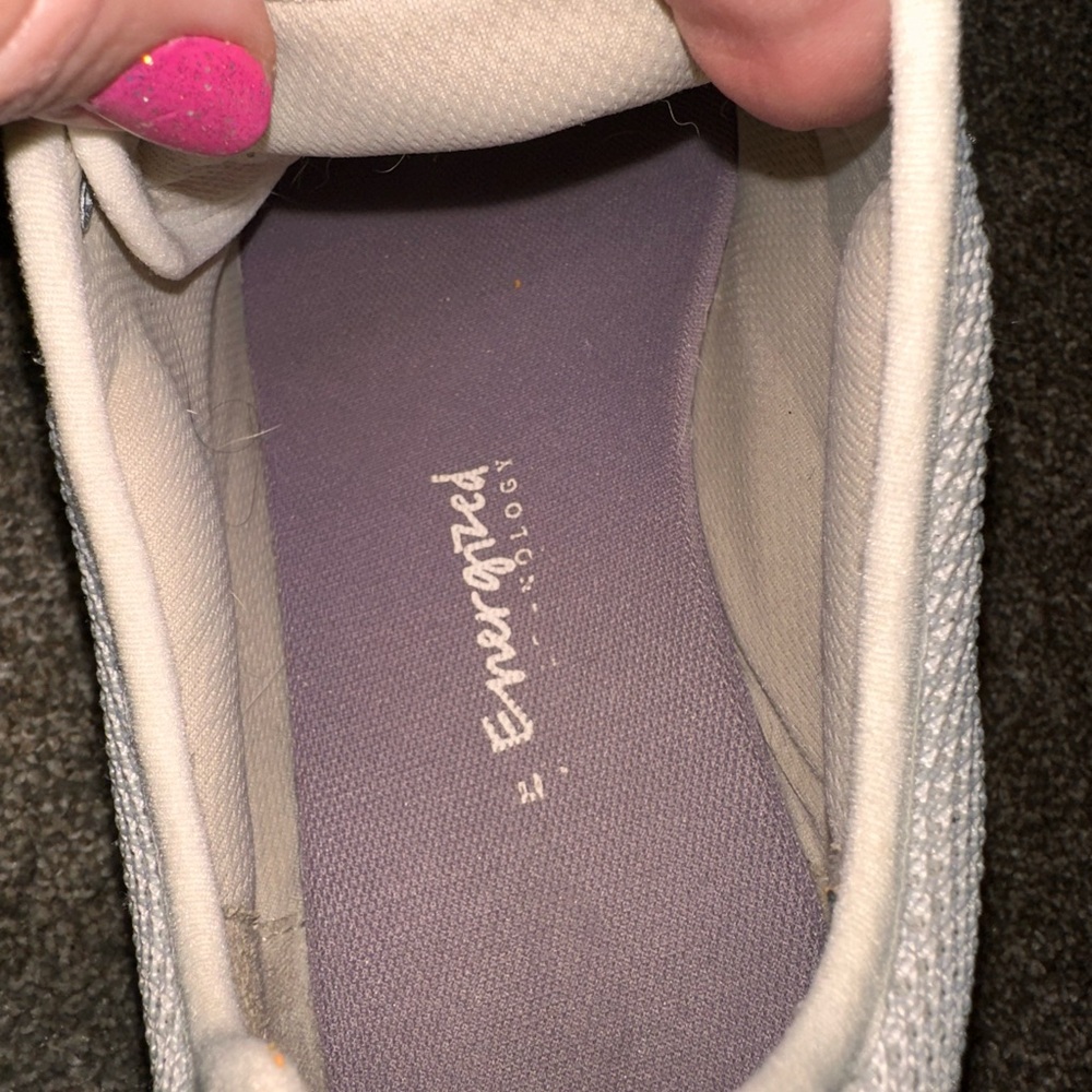 WOMENS Dr scholls Sneakers cream with Tan Accents. MUST BE BUNDLED - Picture 2 of 6